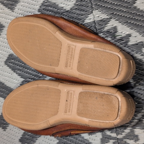 Minnetonka Brown and Tan Leather Loafers Mens 8.5 - Picture 9 of 9